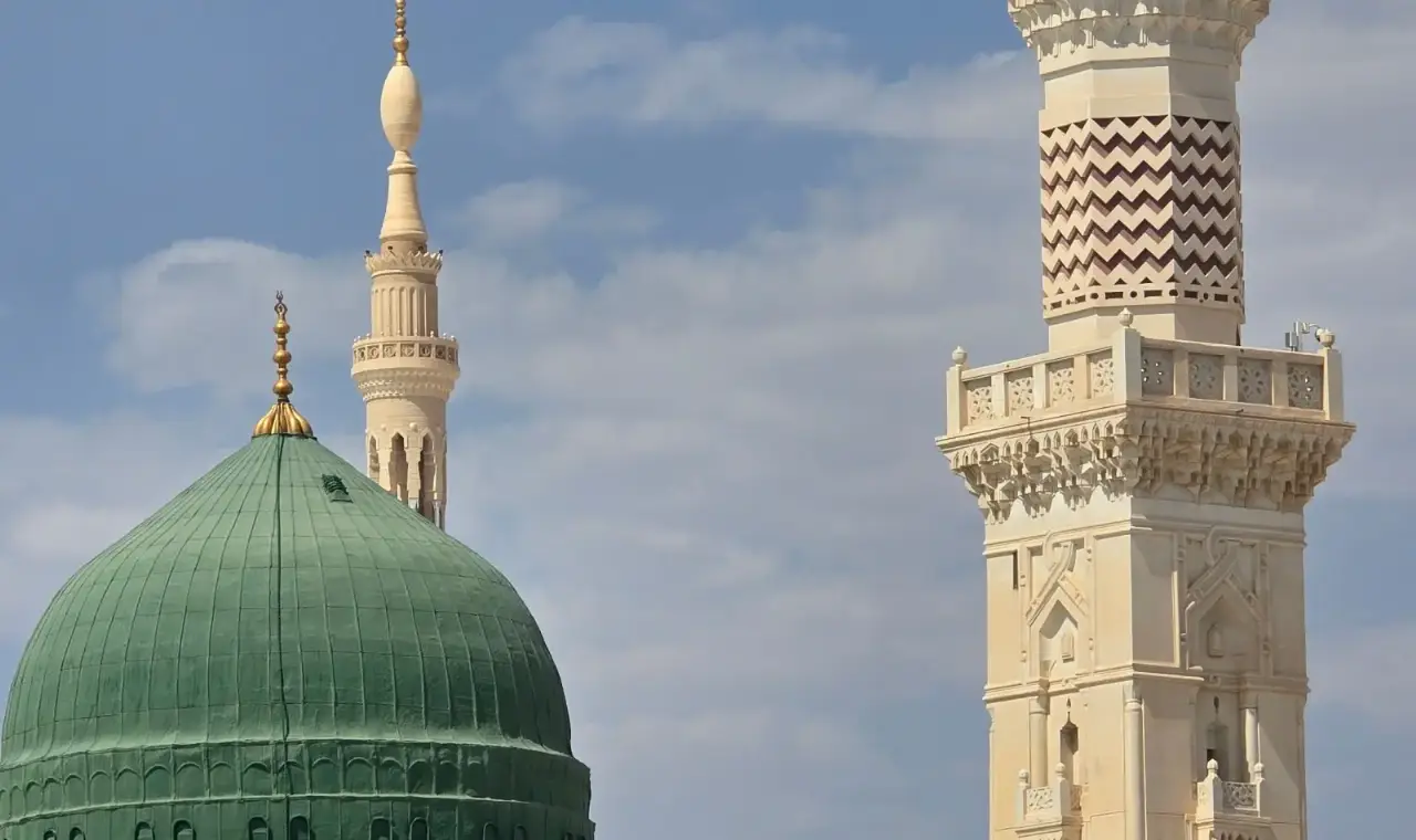 Masjid Nabawi green dome in Madinah at sunset